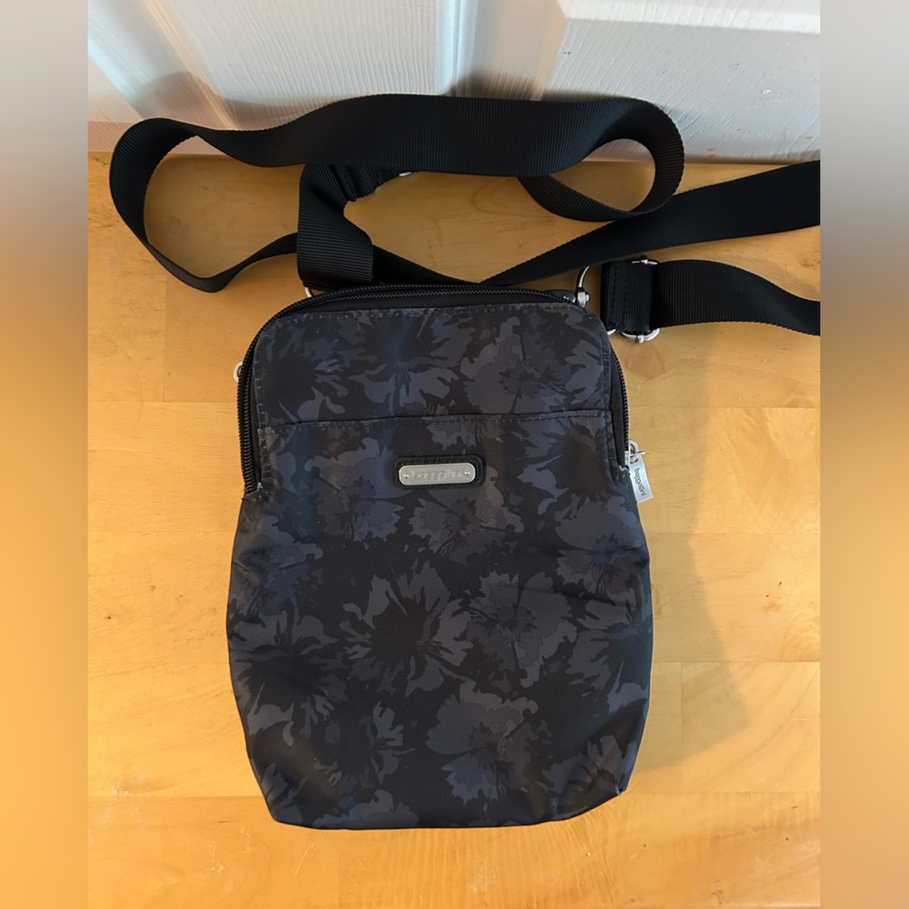 Baggallini Take Two Bryant crossbody bag